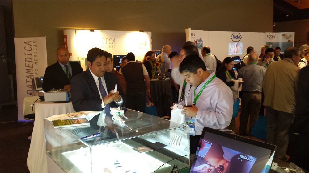 Stand EchoData en feria médica
