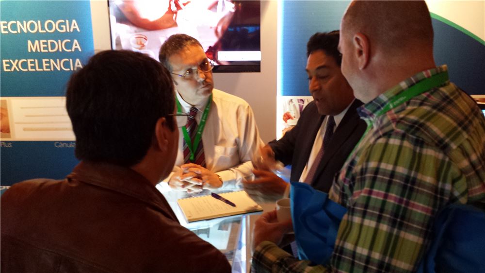 Stand EchoData en feria médica