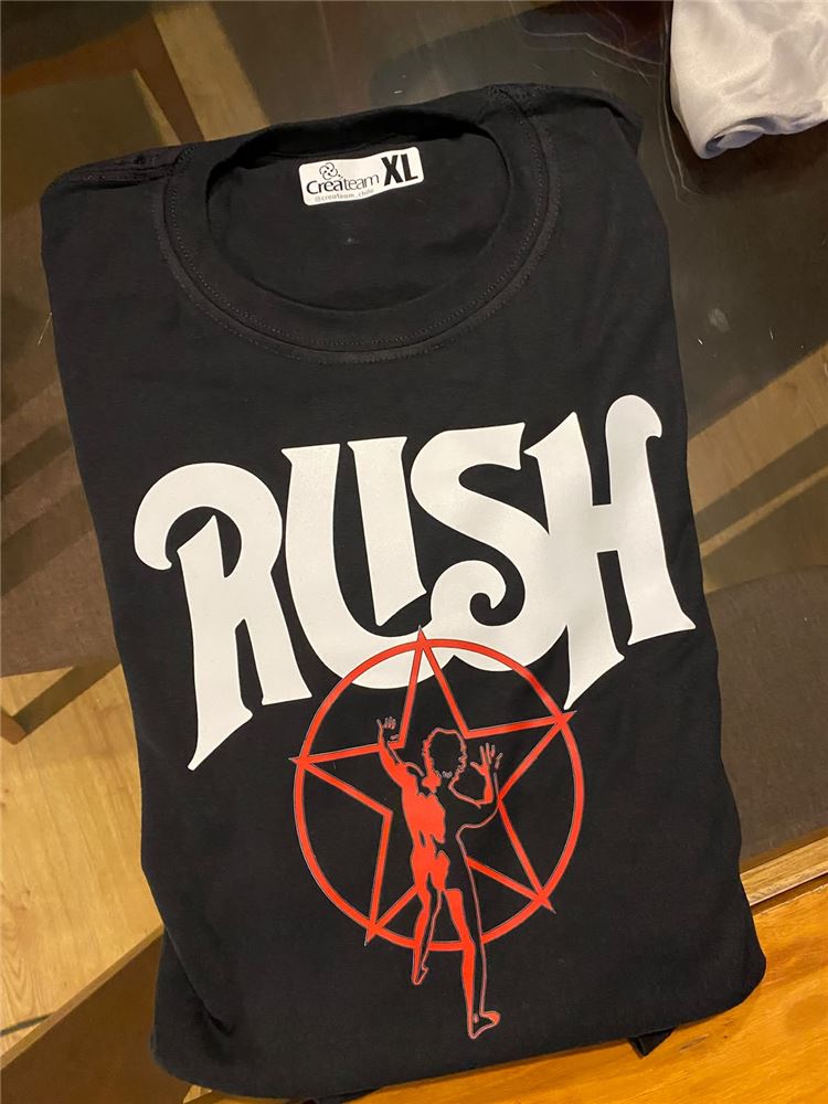 Diseño y estampado de poleras