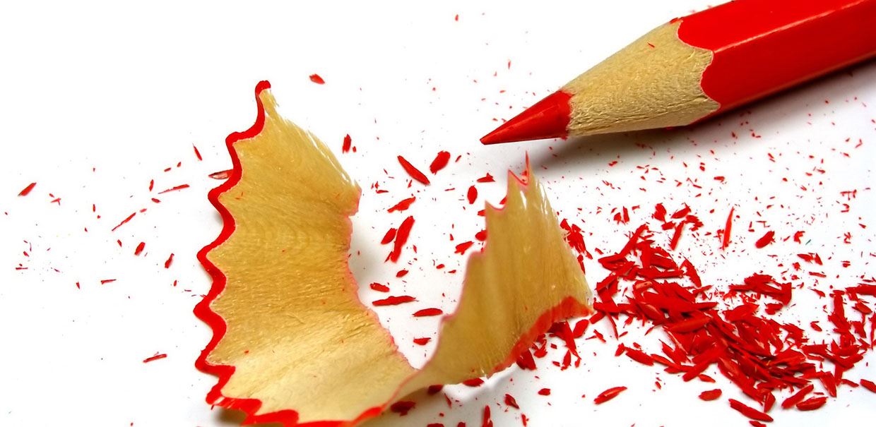 Un lápiz rojo recién tajado